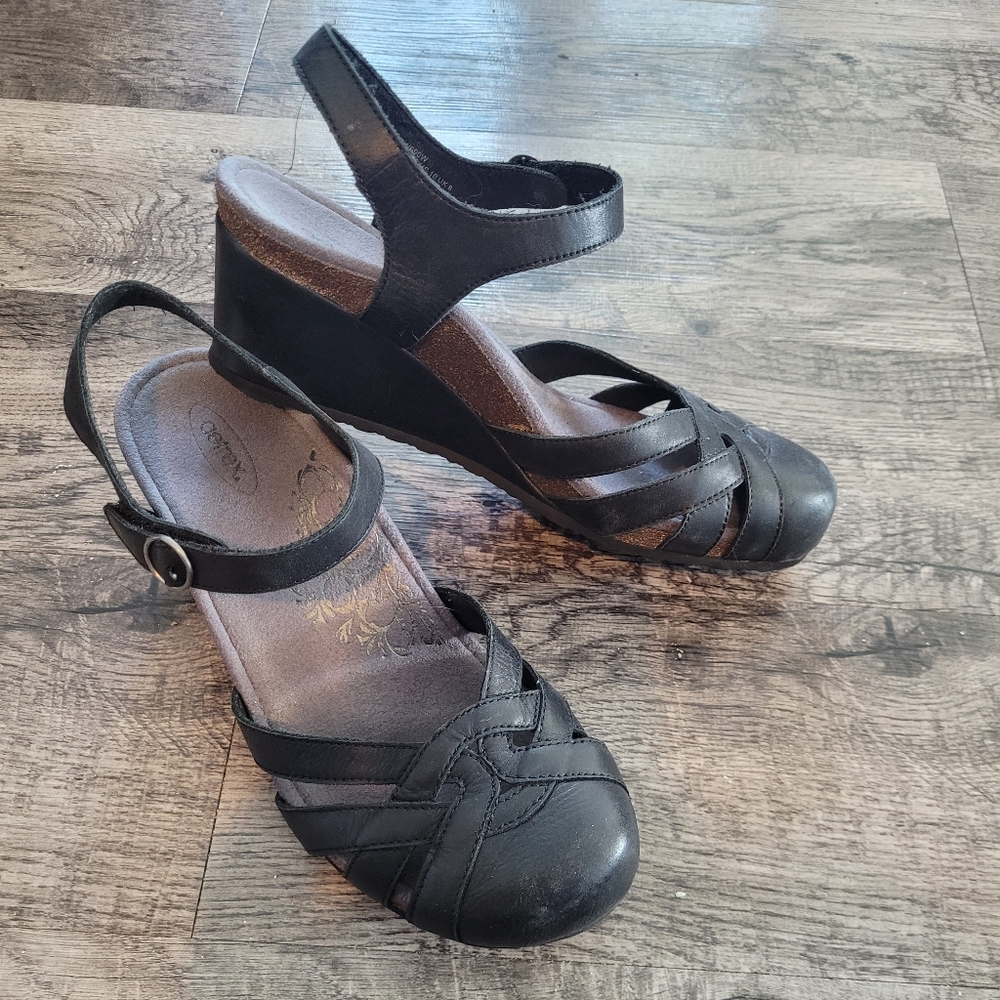Aetrex wedge black, closed toe with backstrap size 41